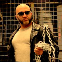 Shadow Priest in leather with chains